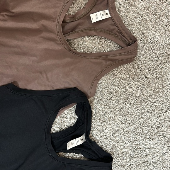 Yogalicious Tank 2 pack (black and mauve) - Picture 2 of 3